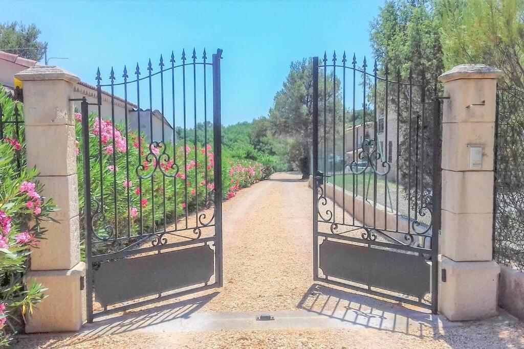 Anduze Gite Les Pins Au "Petit Clos Des Cigales" Massillargues-Attuech Exterior foto